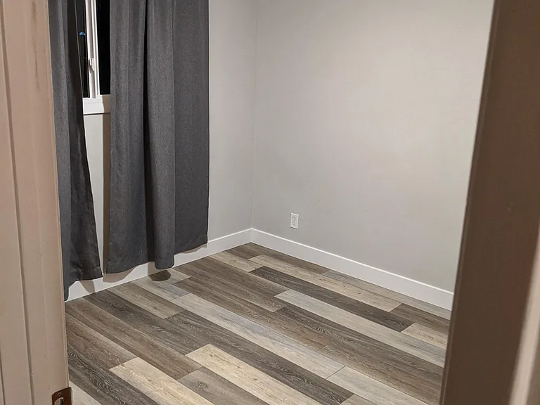 932 W Parkway Blvd — Photo 10