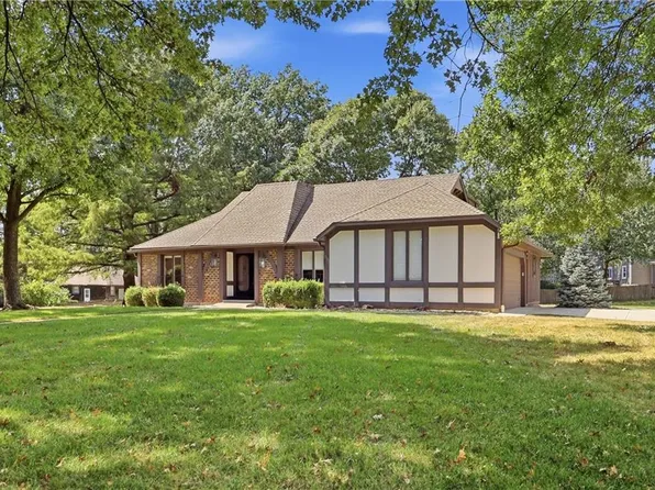12820 Sagamore Rd, Leawood, KS 66209