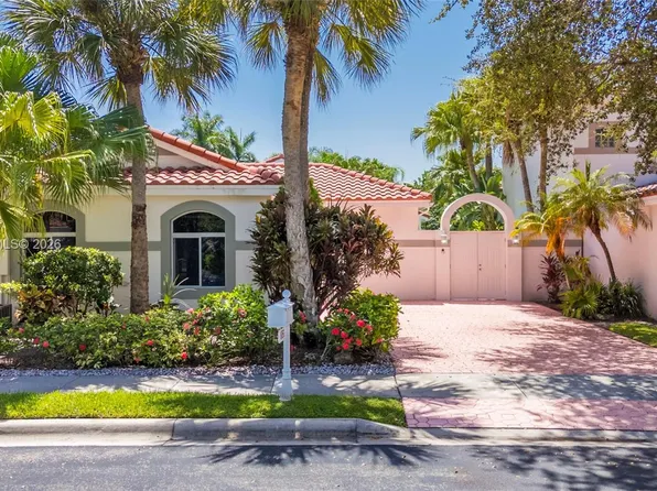1051 Bel Aire Dr W, Pembroke Pines, FL 33027