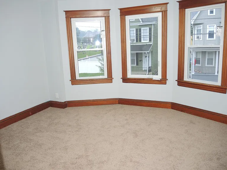 1107 W Lincoln St — Photo 10