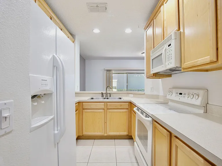 10412 Kiplinger Ln — Photo 3