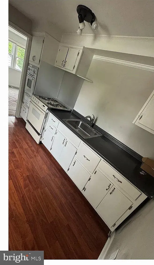 1 bed, 1.0 bath, 600 sqft, $1,300 — Photo 4