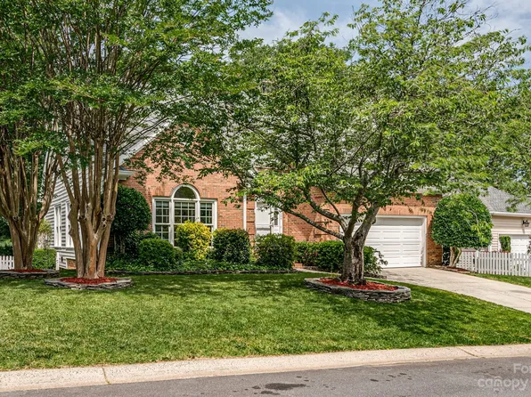 6124 Tuskan Dr, Charlotte, NC 28270