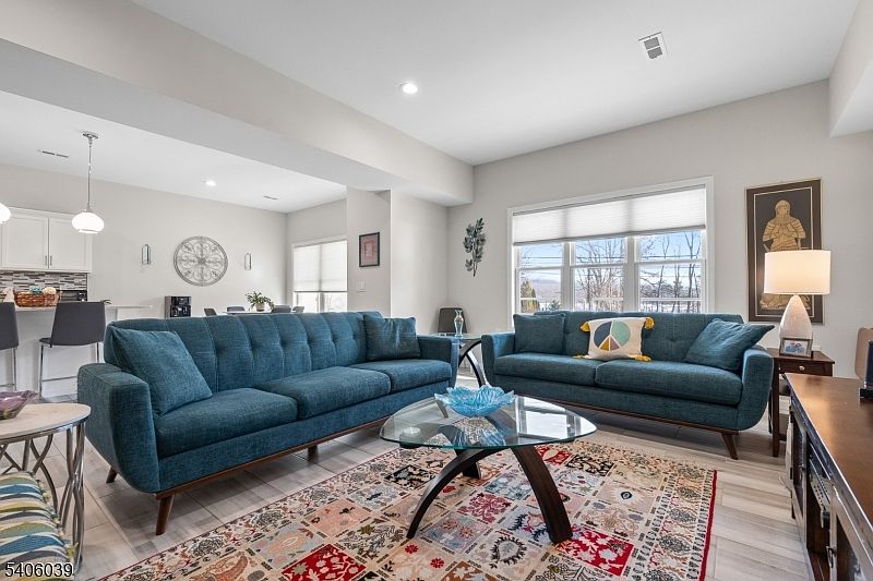 1st image of 165 Lakeside Rd #8