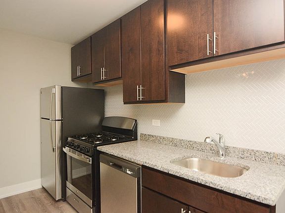 5th image of 821A W Cornelia Ave APT 113