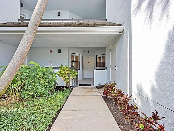4th image of 112 Bay Colony Dr N