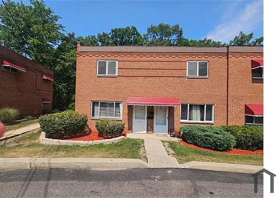 2 bed, 896 sqft, $1,300 — Photo 2