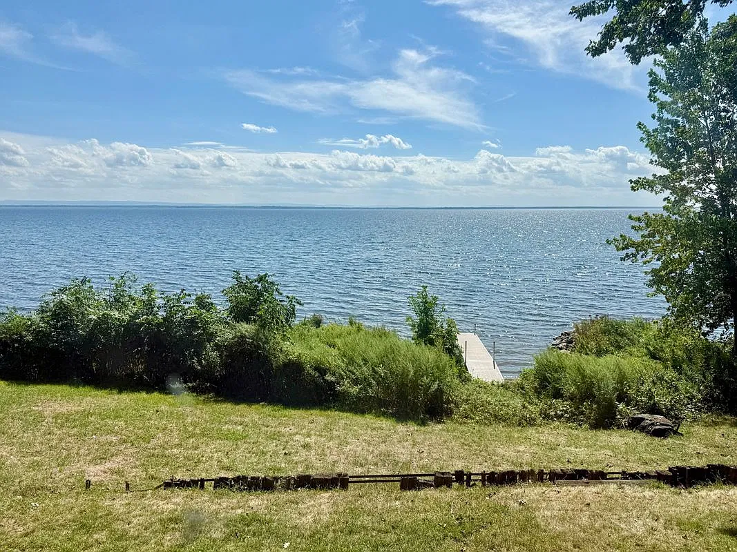3 bed, 1.5 bath, 1792 sqft, $2,400 — Photo 3