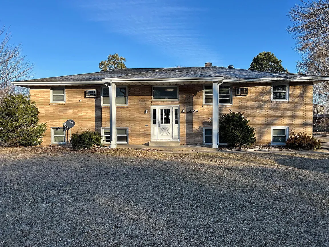2 bed, 750 sqft, $1,195 — Photo 1