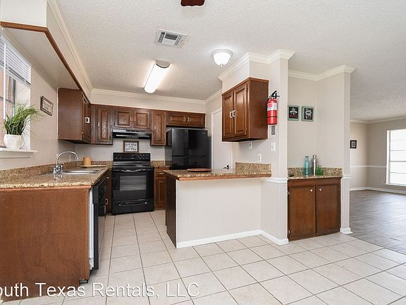 3rd image of 102 Palmwood Dr #102
