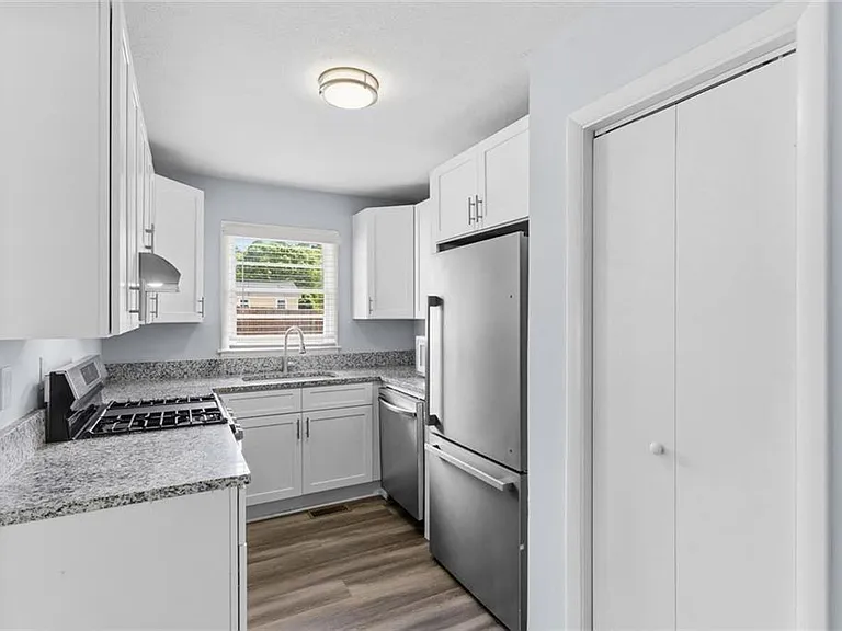 2363 Beverly Ln SW — Photo 9