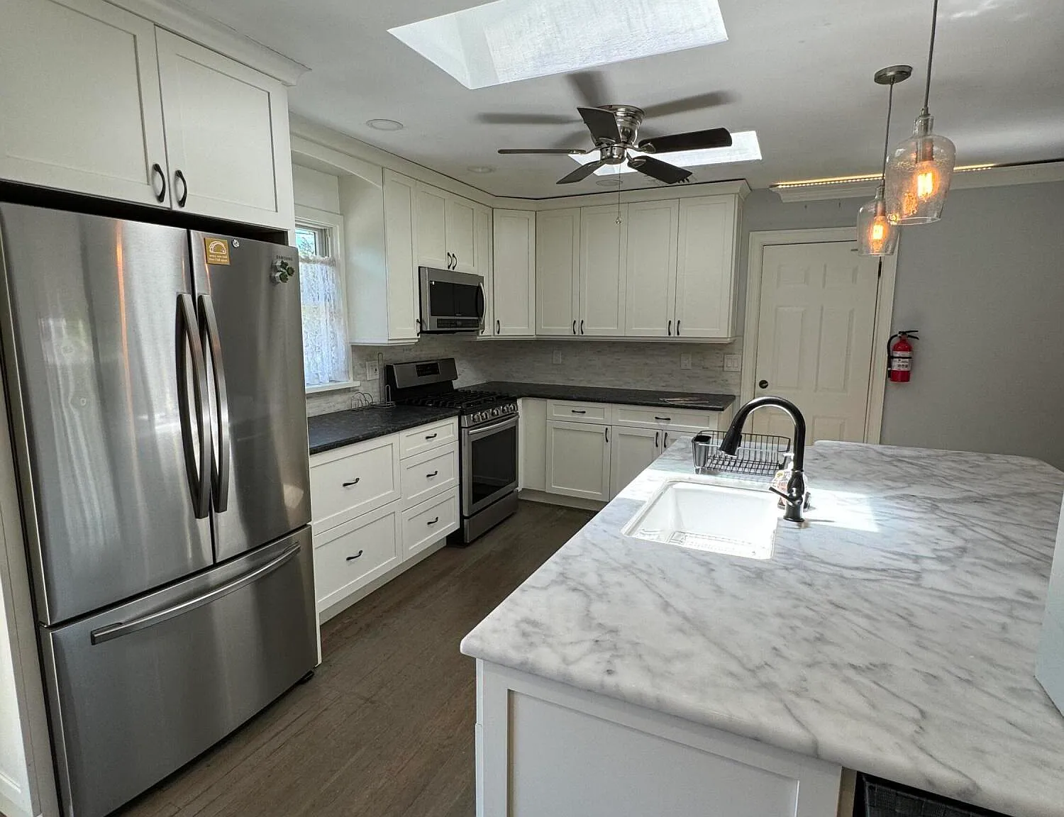 4 bed, 2.5 bath, 2184 sqft, $2,900 — Photo 2