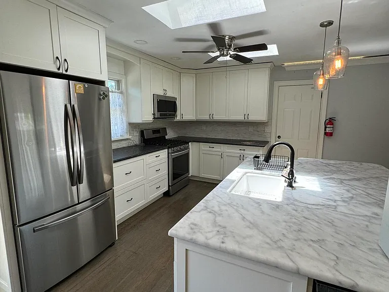 282 Lawrence Ave — Photo 2