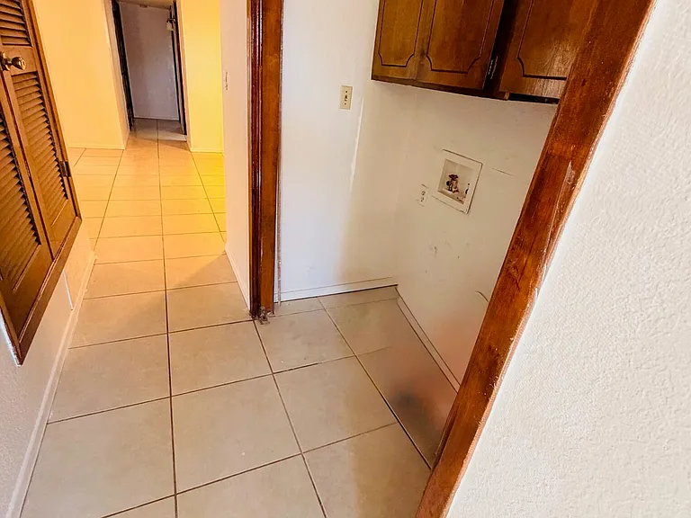 10555 Kinross Ave — Photo 10