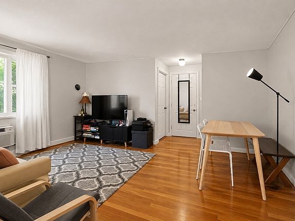 3rd image of 63 Colborne Rd APT 3