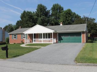 16 Lexington Dr, Shrewsbury, PA 17361