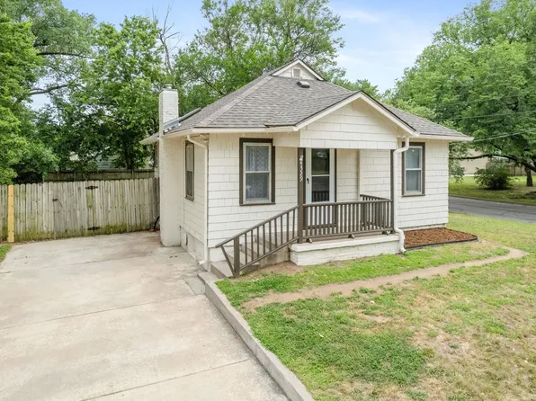 4329 W 2nd St N, Wichita, KS 67212