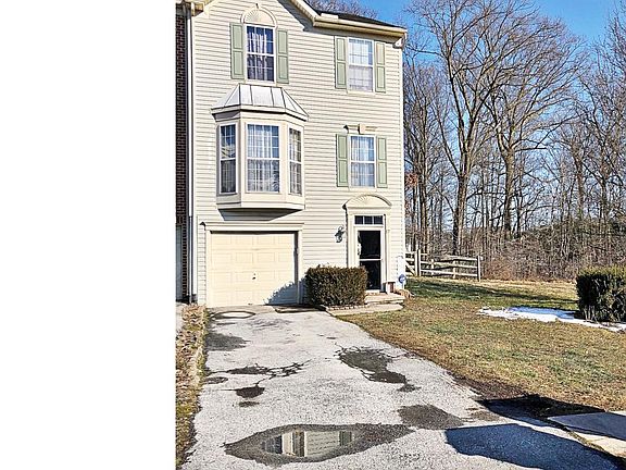 3rd image of 17 Alexis Dr