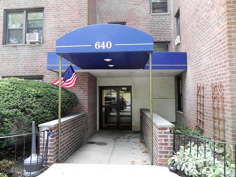 Welcome to Neptune House just in time for summer! Enjoy easy waterfront living in large, light-filled two bedroom, one and a half bath cooperative apartment. Walk to Glen Island Beaches and Parks, complex has resident pool, playground, excercise room...