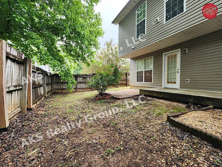 1090 Thompson Rd — Photo 16
