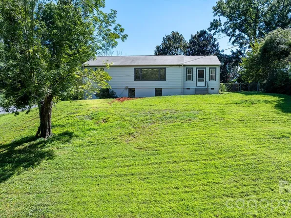 101 Harris Dr #8, Morganton, NC 28655