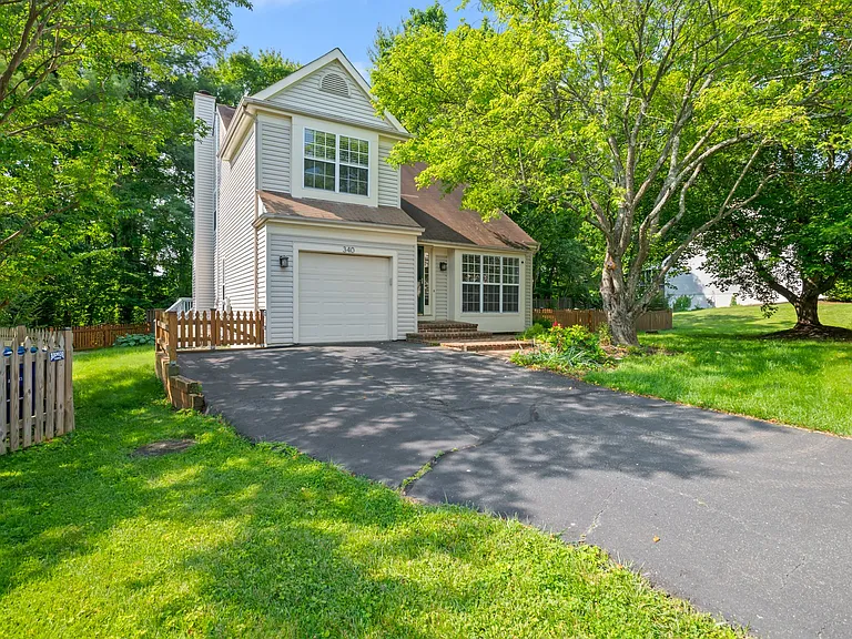 340 Foxridge Dr SW — Photo 1