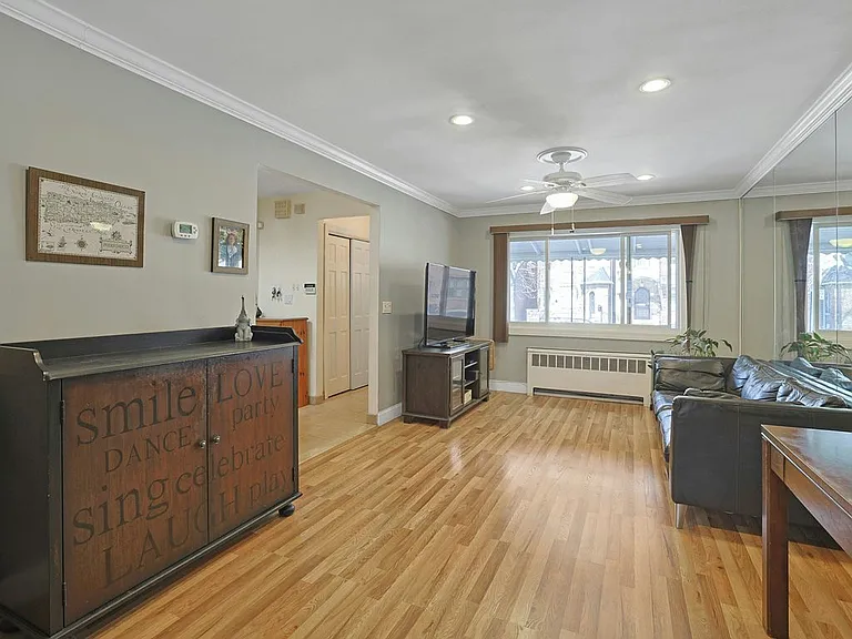 1988 Powell Ave #1 — Photo 11