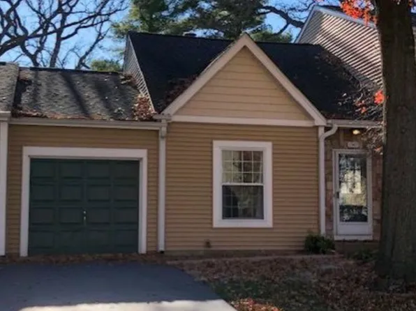 1943 Ozark Pkwy #1943, Algonquin, IL 60102