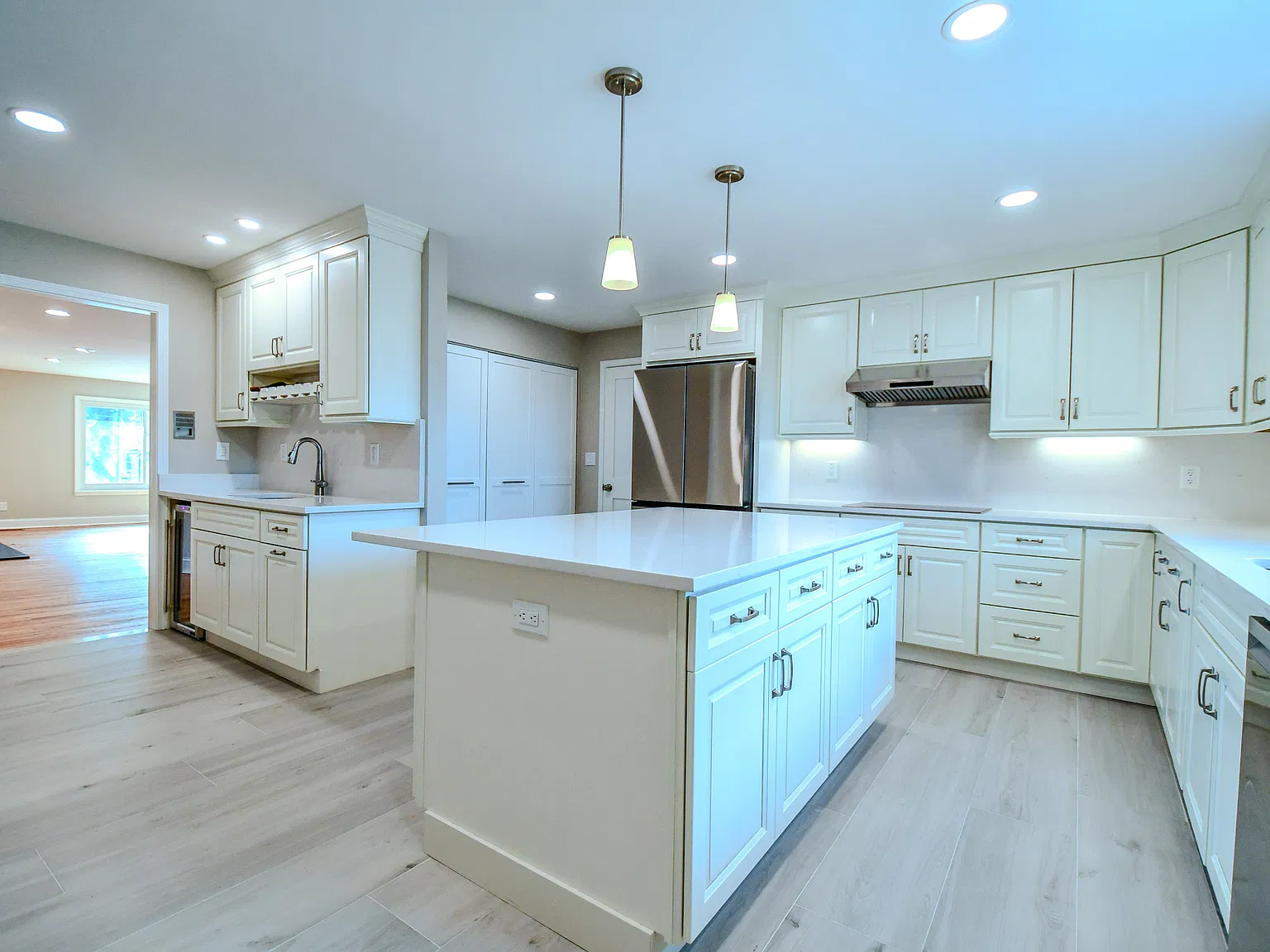3 bed, 2200 sqft, $3,200 — Photo 3