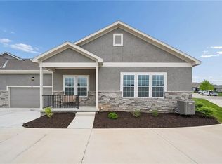 11901 S Tallgrass Dr #700, Olathe, KS 66061
