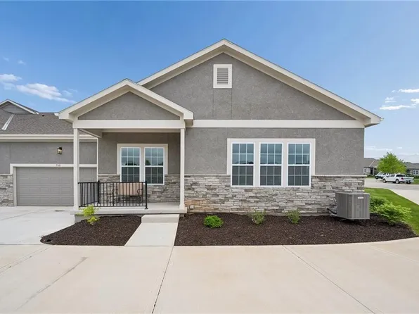 11901 S Tallgrass Dr #700, Olathe, KS 66061