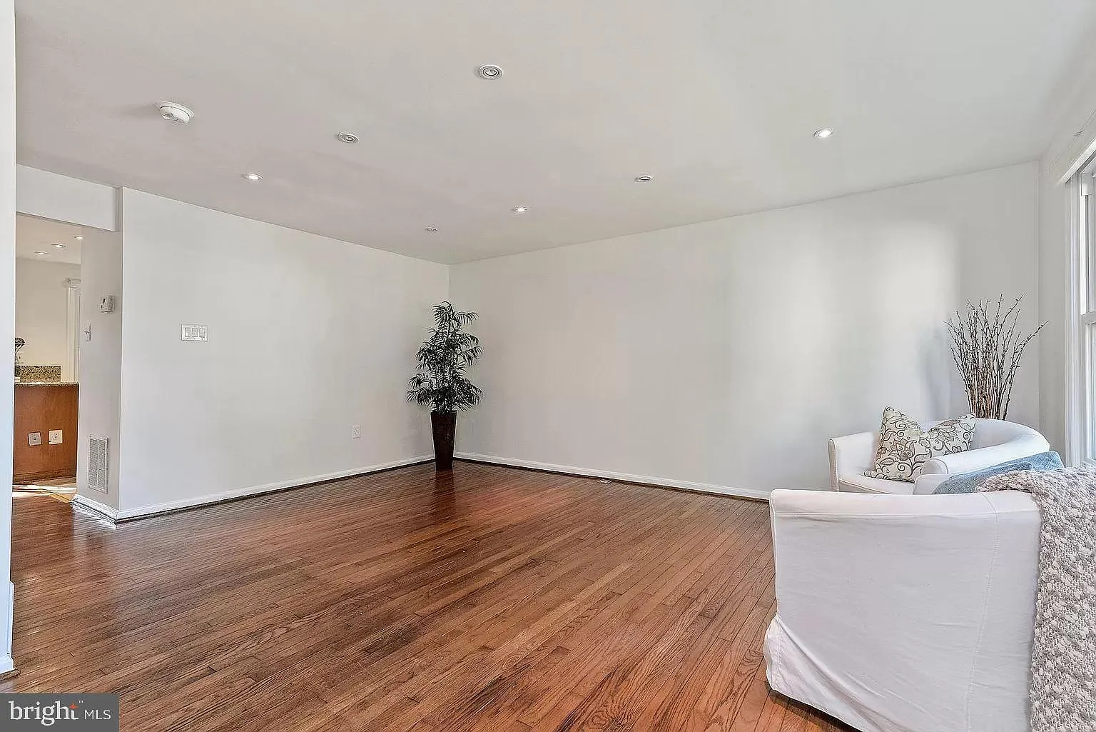 3 bed, 2.5 bath, 1650 sqft, $2,700 — Photo 4