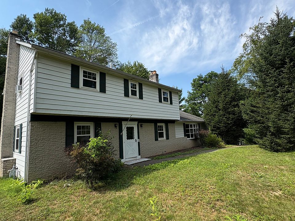 1st image of 8 Sweet Brier Dr