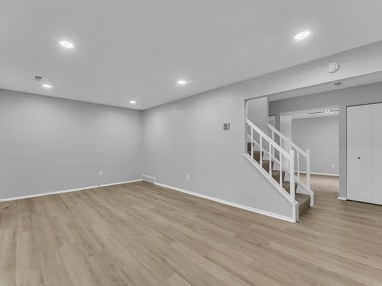 518 Turnberry Ln — Photo 15