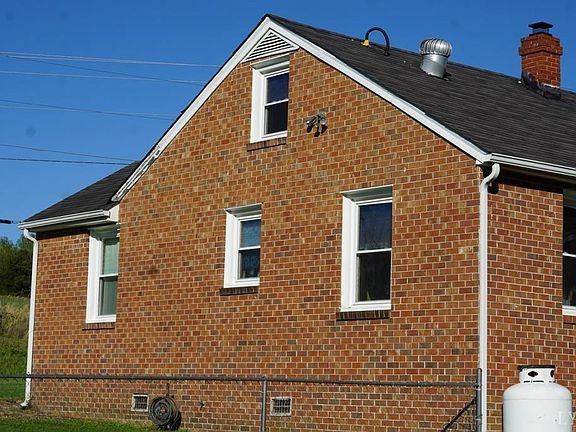 3rd image of 121 Kelly Creek Ln