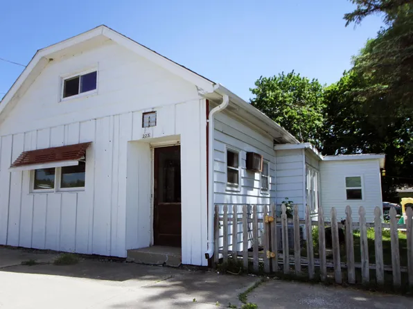 223 S Schuyler St, Neosho, WI 53059