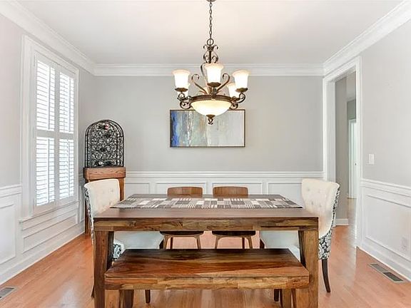 Main Level: Formal Dining Room