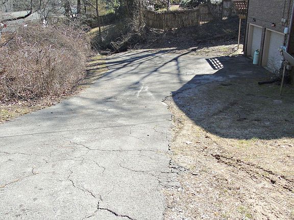 4th image of 860&862 Donaldson Rd