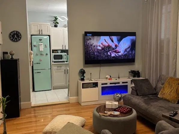2105 33rd St APT 1F, Astoria, NY 11105