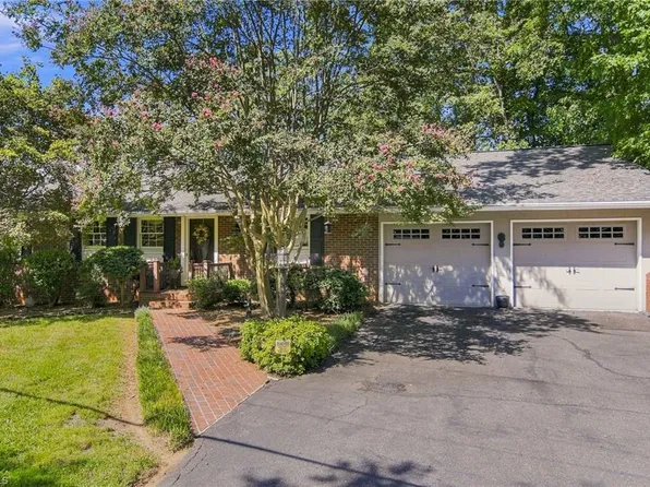 4207 Mashie Dr, Pfafftown, NC 27040