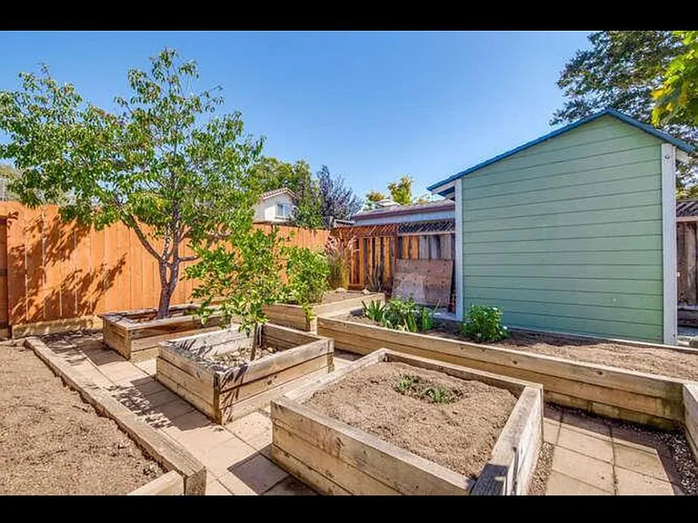 376 N 20th St — Photo 24