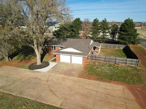 2301 S Randall Ave, Elk City, OK 73644