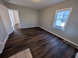 2077 SW Lane St, Topeka, KS 66604