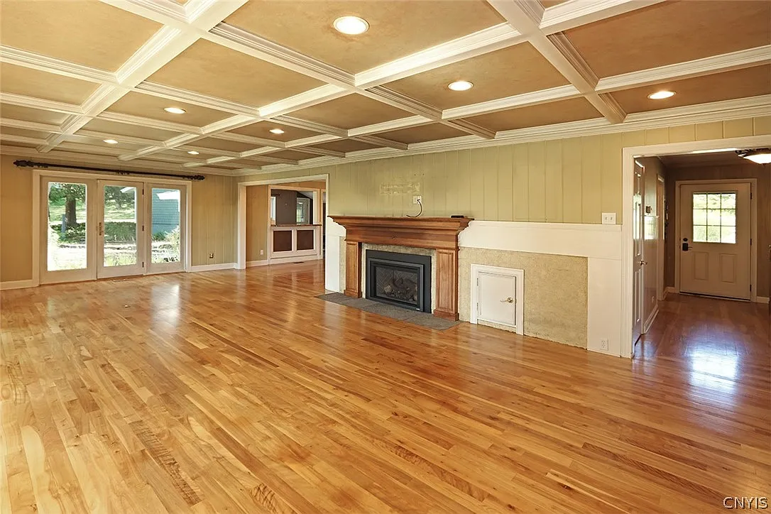 4 bed, 2.0 bath, 3748 sqft, $3,950 — Photo 4