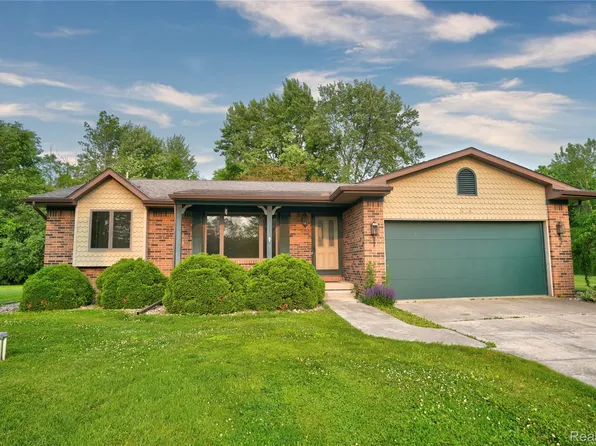 6247 King Arthur Ct, Swartz Creek, MI 48473