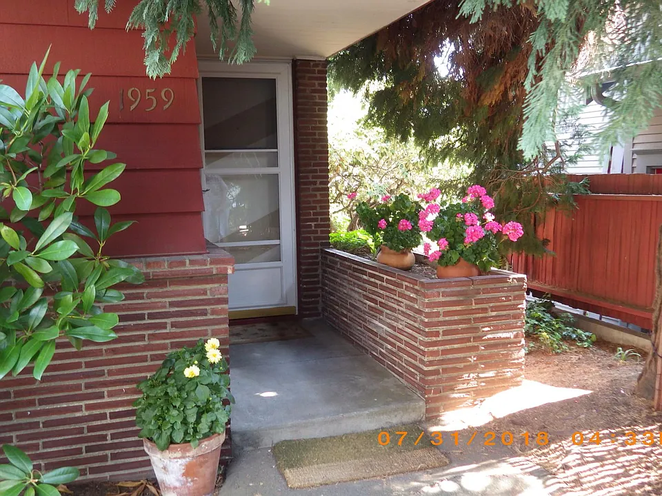 1959 Thorndyke Ave W
