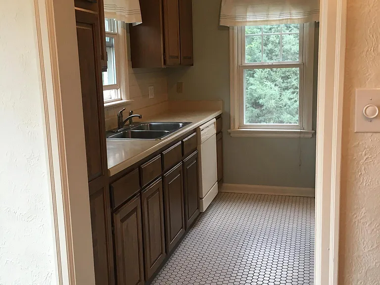 2327 Spruce St — Photo 9
