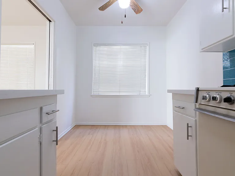 Gayley Manor Apartments — Photo 76