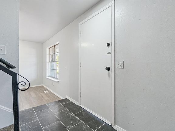 4th image of 3900 Corbett Dr