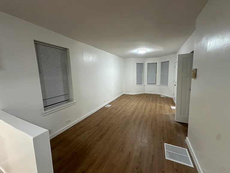 1503 W Nelson St #1F — Photo 4